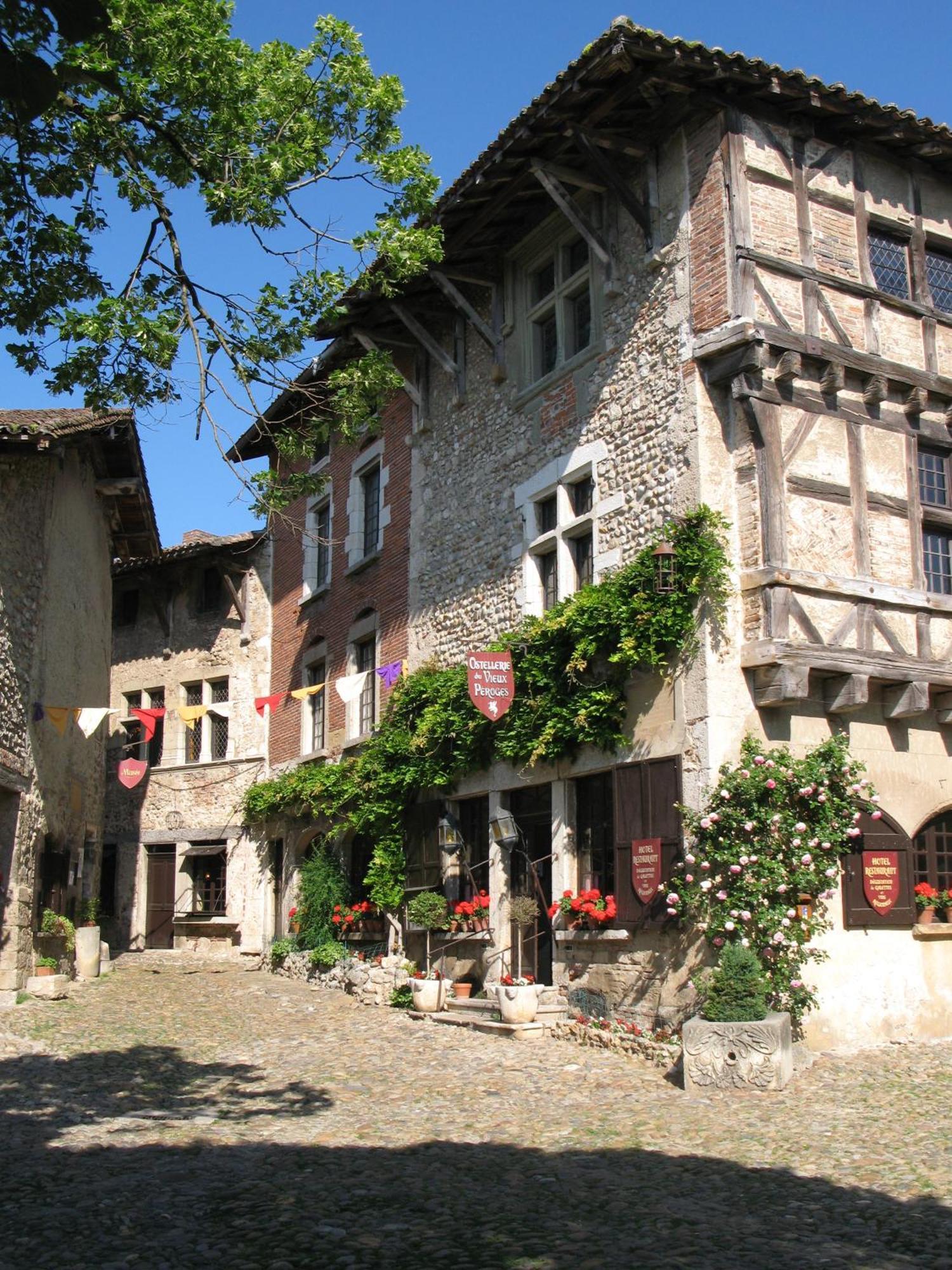 Hostellerie du Vieux Pérouges Exterior foto